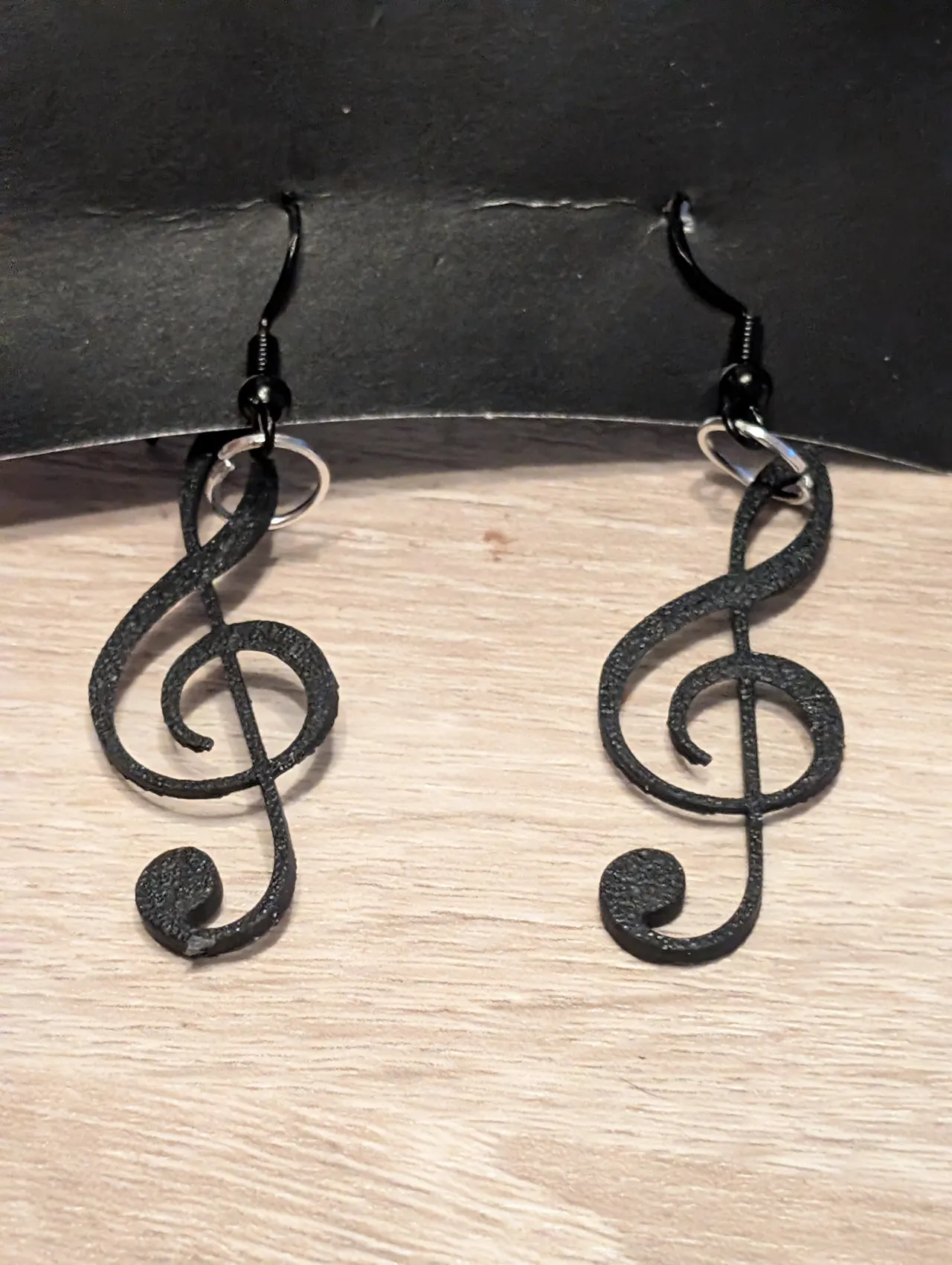Elegant Clef Drop Earrings view 3