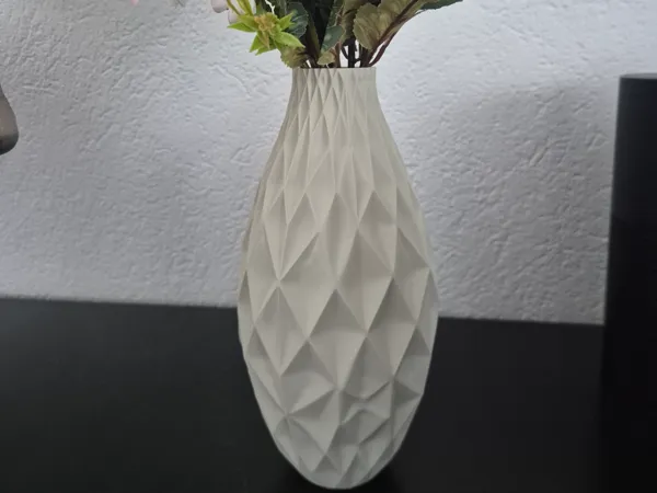 Vase facetté géométrique