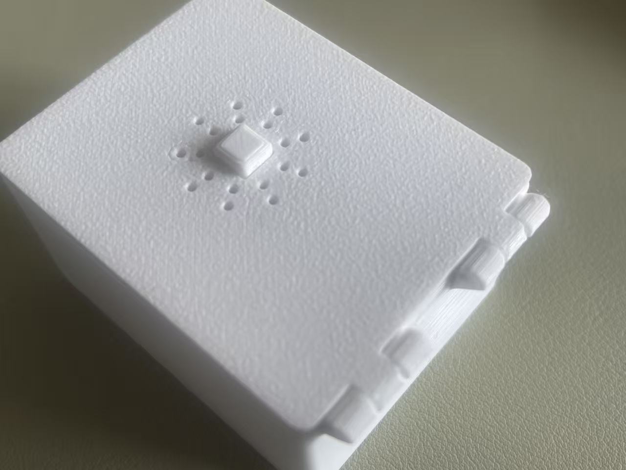 Miniatura 2 do modelo 3D 可录音按压式语音盒玩具录音机芯电子发声模块收纳盒 毛绒玩具录音器可录音电子音乐盒发声器挤压式录音盒