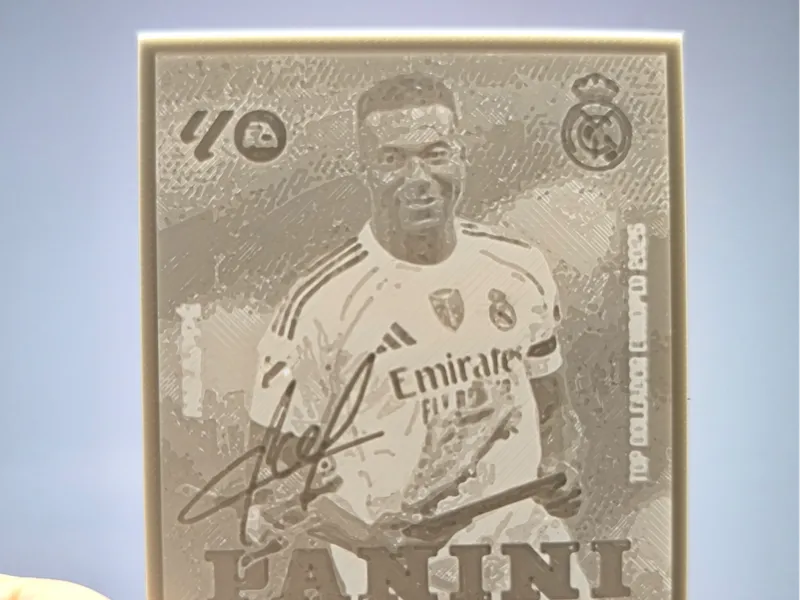 Cromo en 3D de Mbappe Ext Gold (Album Panini 2026)