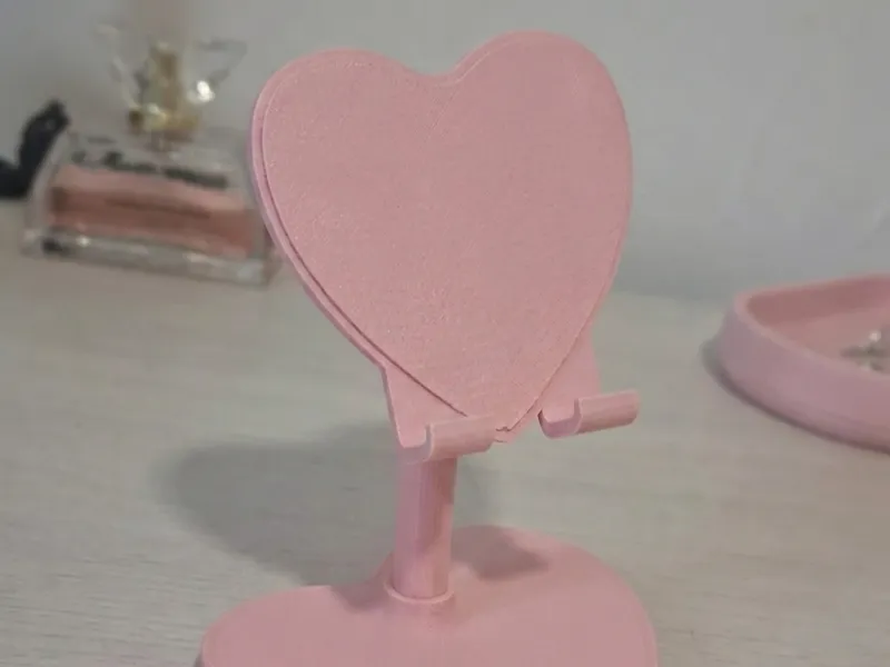 Cute heart-shaped phone holder