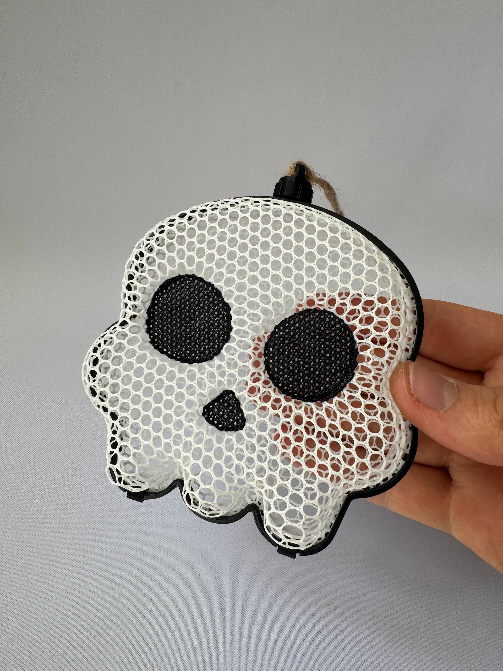 Thermoformed candy skull - 1