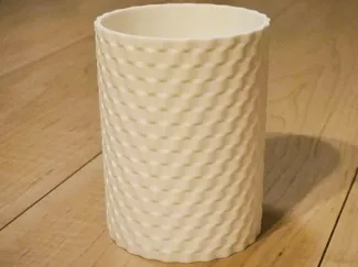 Checkered pen holder