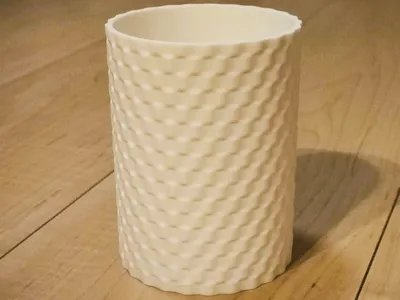 Checkered pen holder