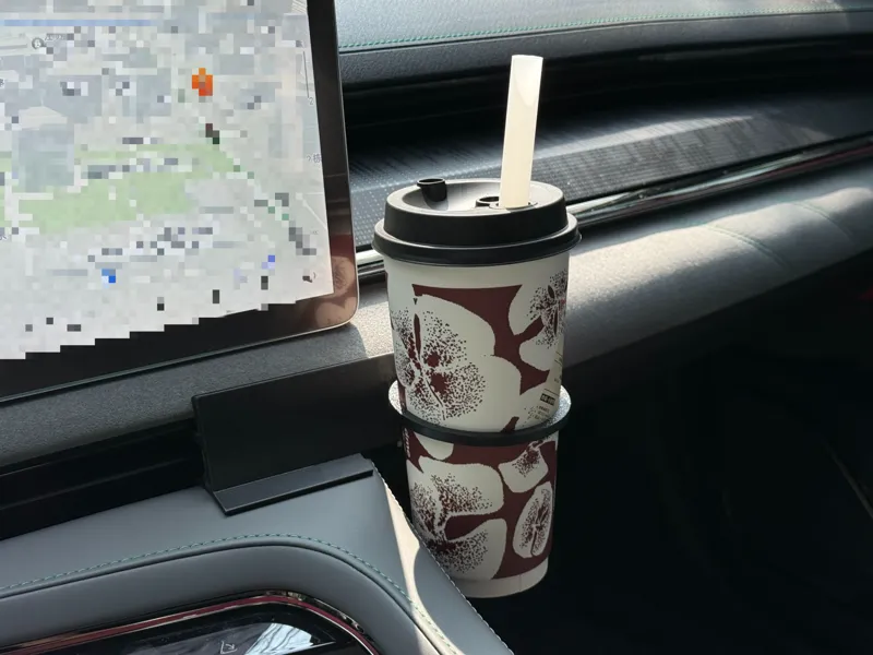 极氪001杯架