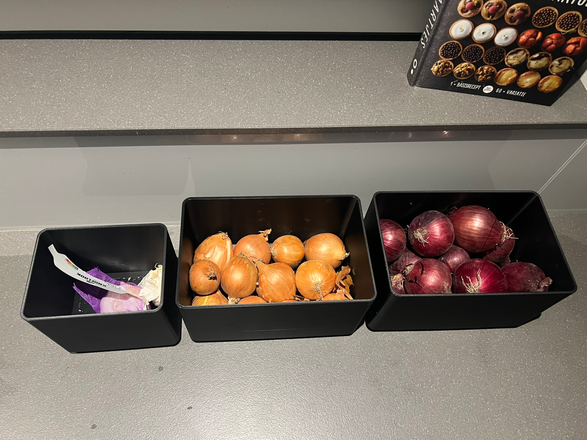 Onion and garlic tray