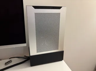 Lian Li A4-H20 vertical stand V2