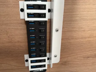 VEMONT USB Hub Desk Mount