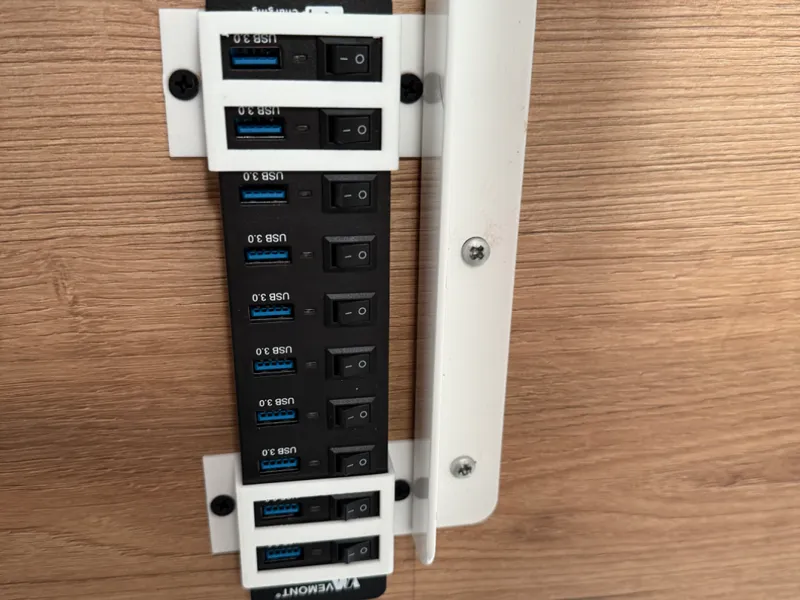 VEMONT USB Hub Desk Mount