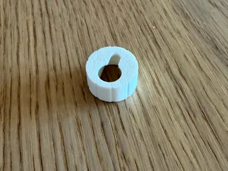Keyhole insert for woodworking projects