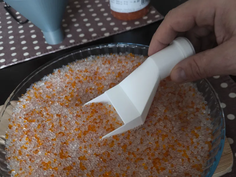 silica gel scoop