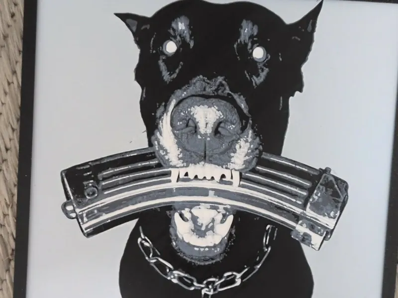 Doberman holding Hueforge