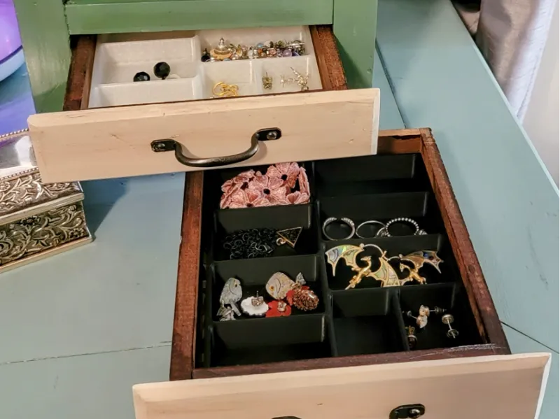 Jewelry drawer insert