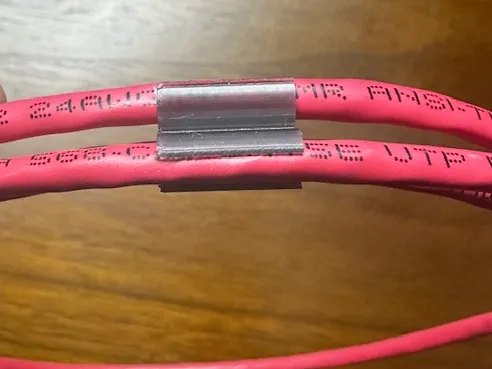 triple cable clamp