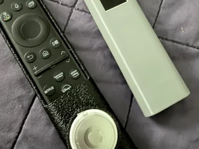 Samsung Solar Remote AirTag case w holder (v2.5)