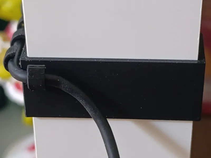 Kabelhalter IKEA Malm Schreibtisch