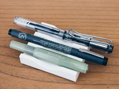 Small 3 Pen Holder Rest Stand