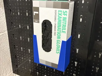 Halterung für Einweg-Handschuhe auf 45mm-Lochwand