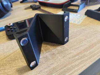 Simple phone stand with feet
