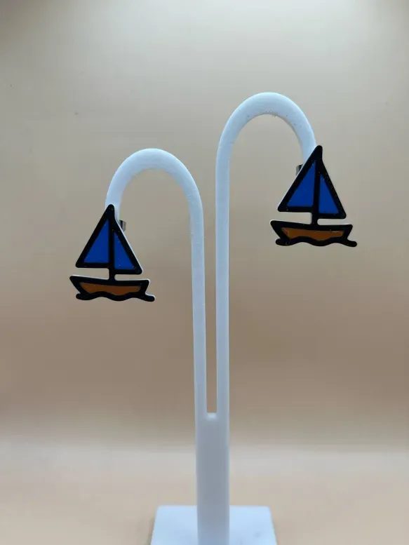 Boat Earrings view 4