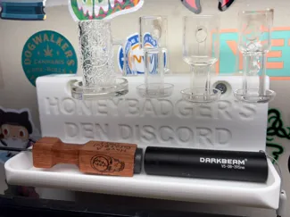 Wall mounted 14mm banger holder