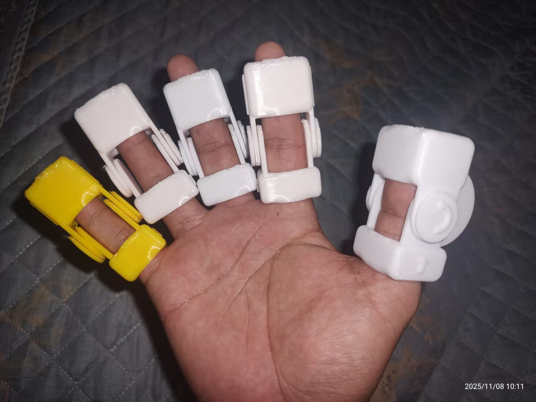 Miniatura 1 do modelo 3D 手指康复器，手指力量训练器（一体打印）