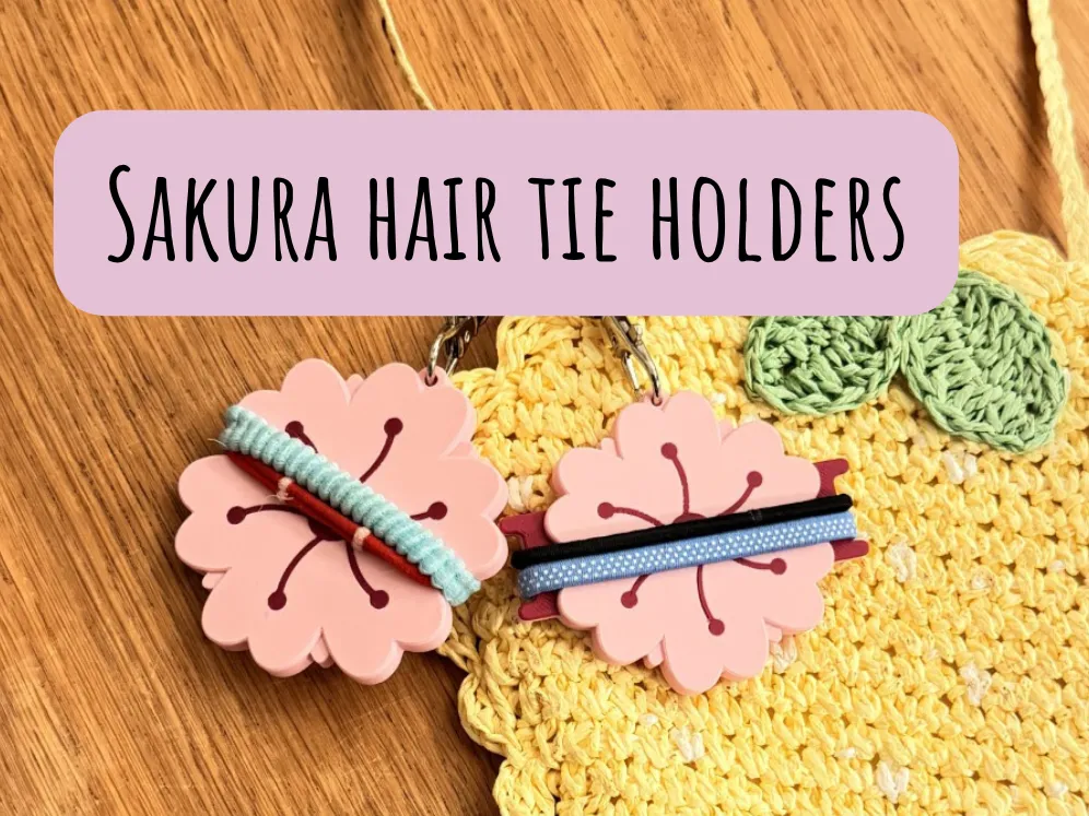 Accesorio para sujetar ligas de cabello: Sakura / Cherry Blossom Hair Tie Holder. Referencia del modelo original.