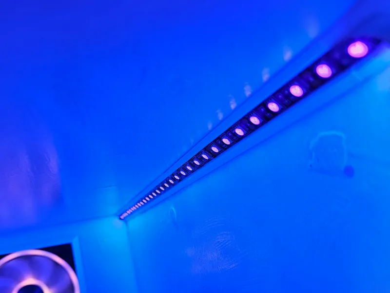 45° Angled LED Strip System ( with 90° Corners)