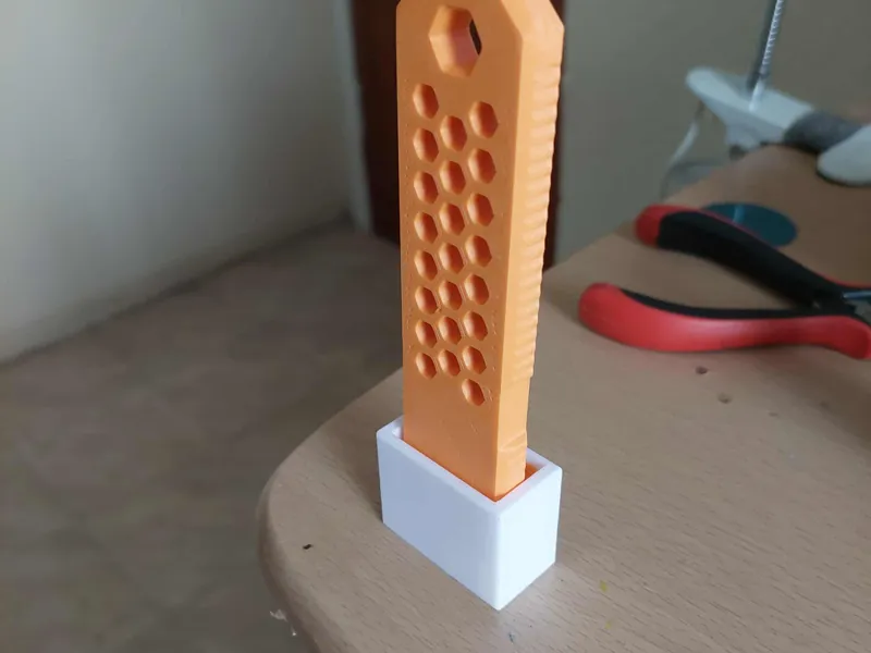 Base/holder for scraper designed by Nike