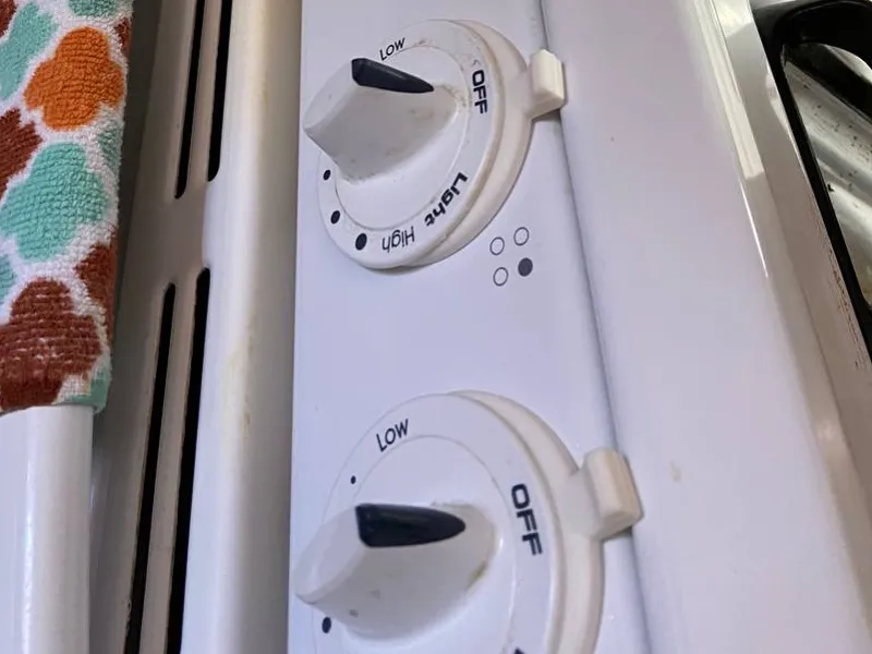 Child & Cat-Proof Stove Knob Stoppers