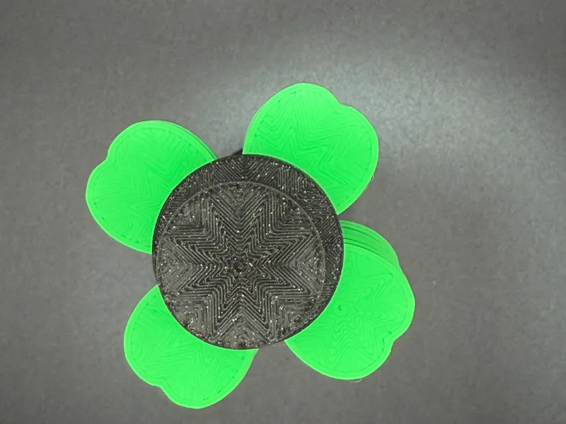 Lucky Clover Flip Flap Spinner