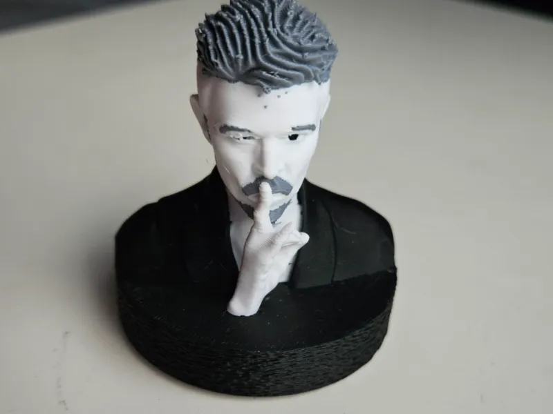 Busto de David Bowie con opción de abre chapas