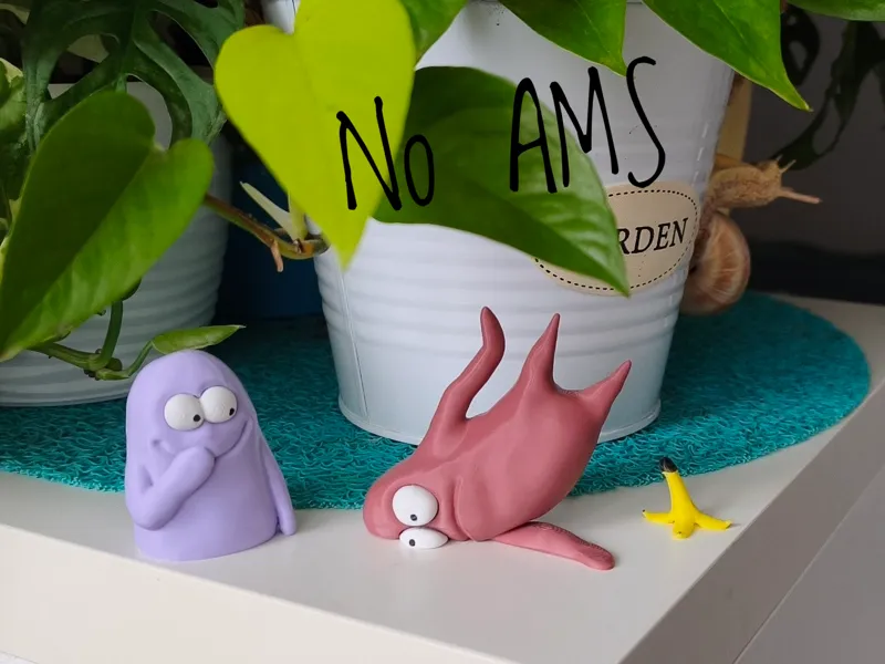 Accident – Clay Style Desk Figurine #04