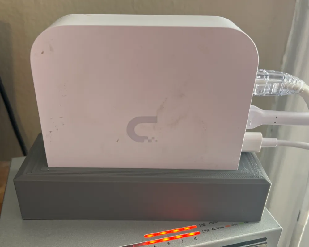 Unifi Flex Vertical Holder by KV42 MakerWorld