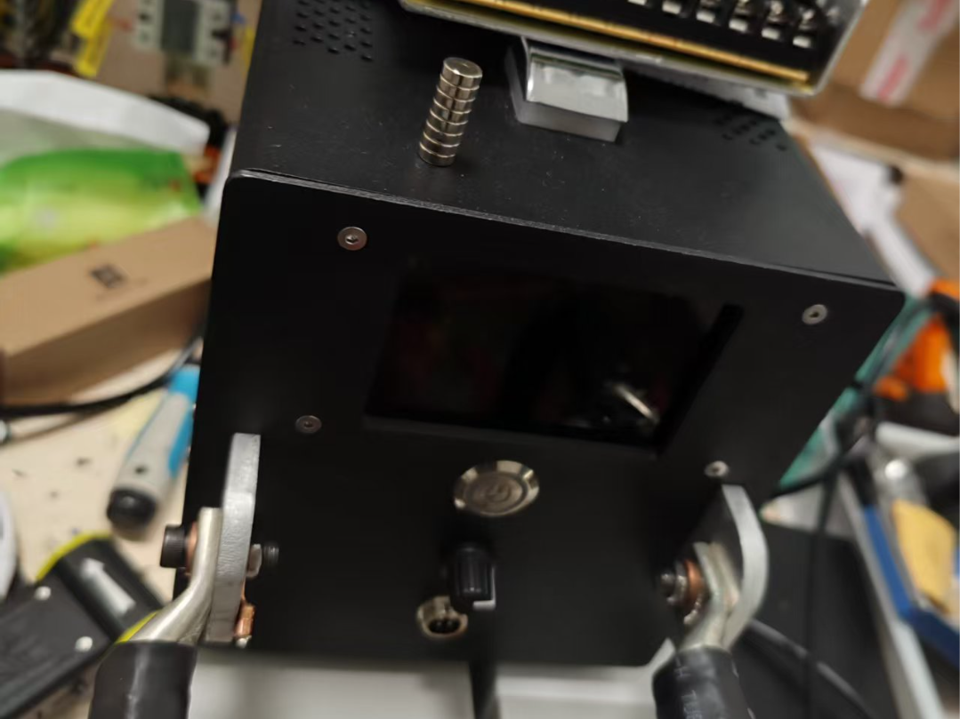 Miniatura 1 do modelo 3D 4电容电池点焊机