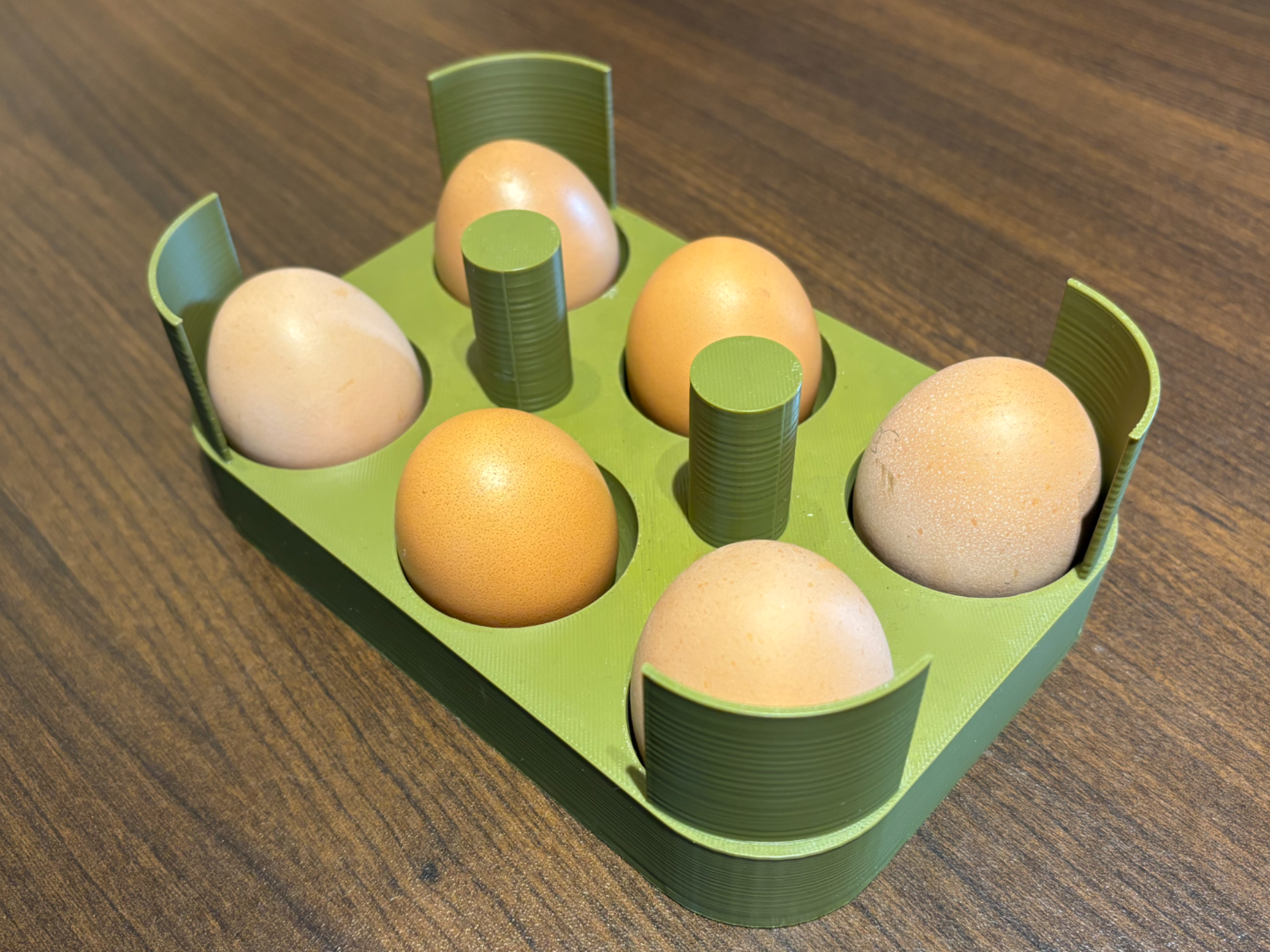 Stackable egg tray