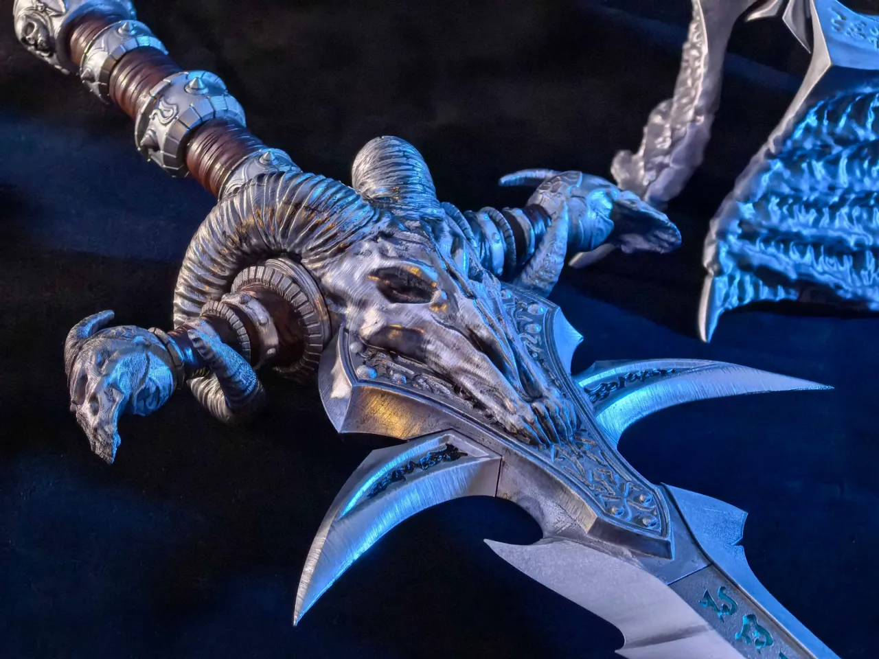Reforged Frostmourne, Sword of the Lich King - WOW view 3