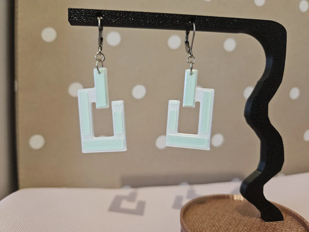 Boucle d'oreille cubique view 2