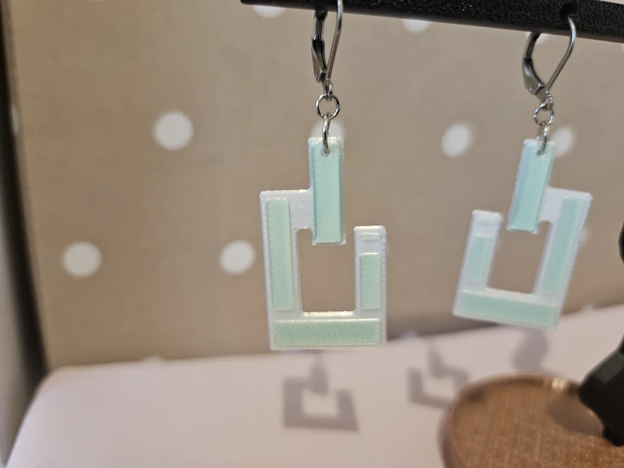 Boucle d'oreille cubique view 4