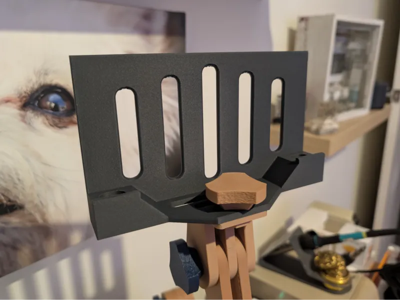 Tablet stand for mechanical arm (Robert Skinner)