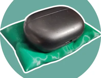 Pillow stand for earbuds