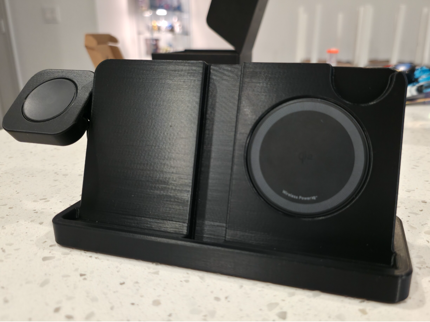 Samsung Galaxy Z Fold 8 Wireless Charging Dock - 1