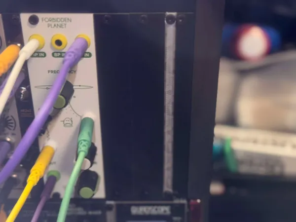 Cache 1 HP pour Eurorack — compatible Minibrute 2