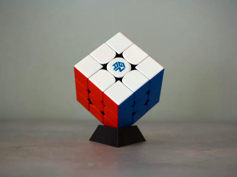 Elevate Cube Stand