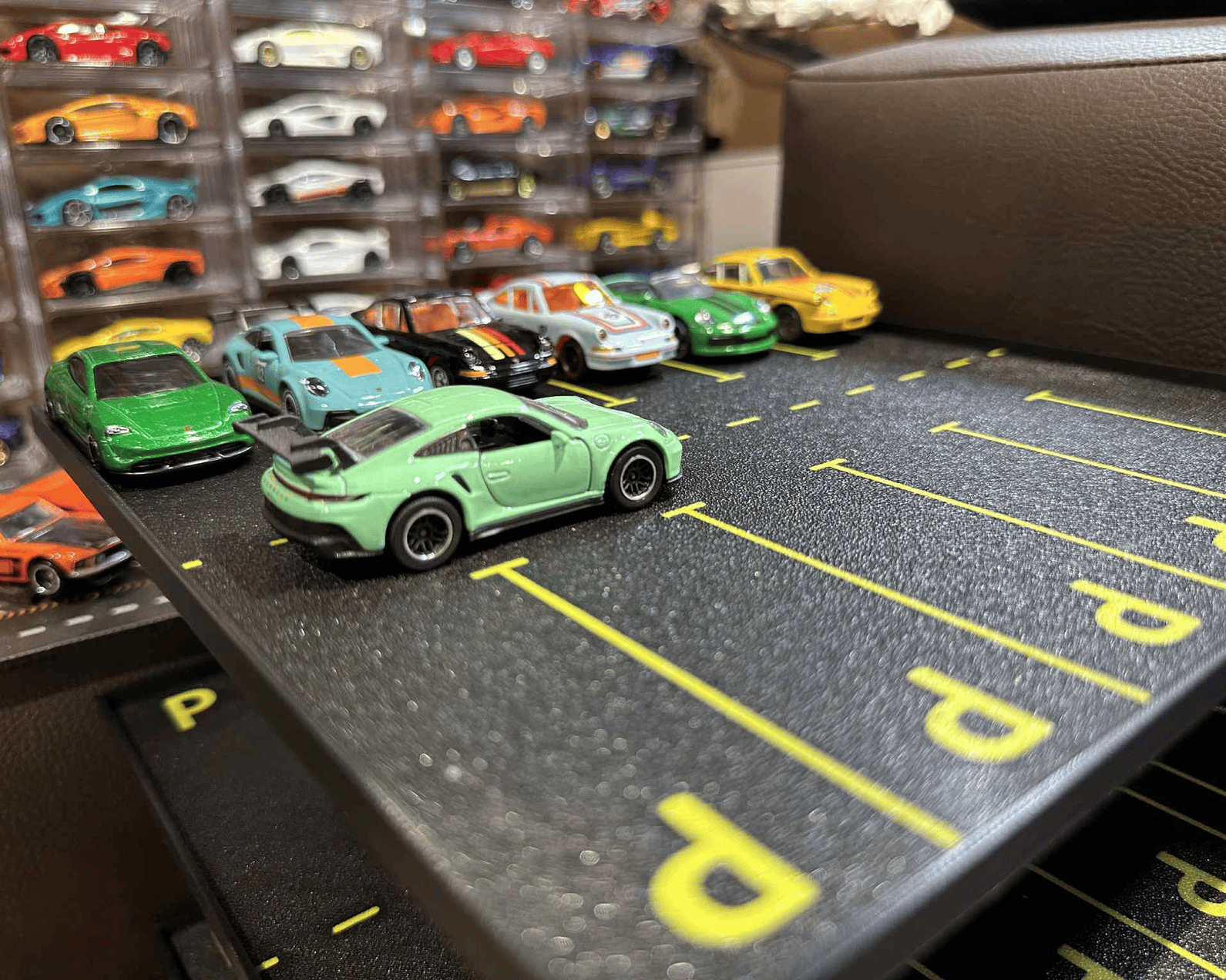 1:64 Modular Multilevel Parking Garage (Toy Car)