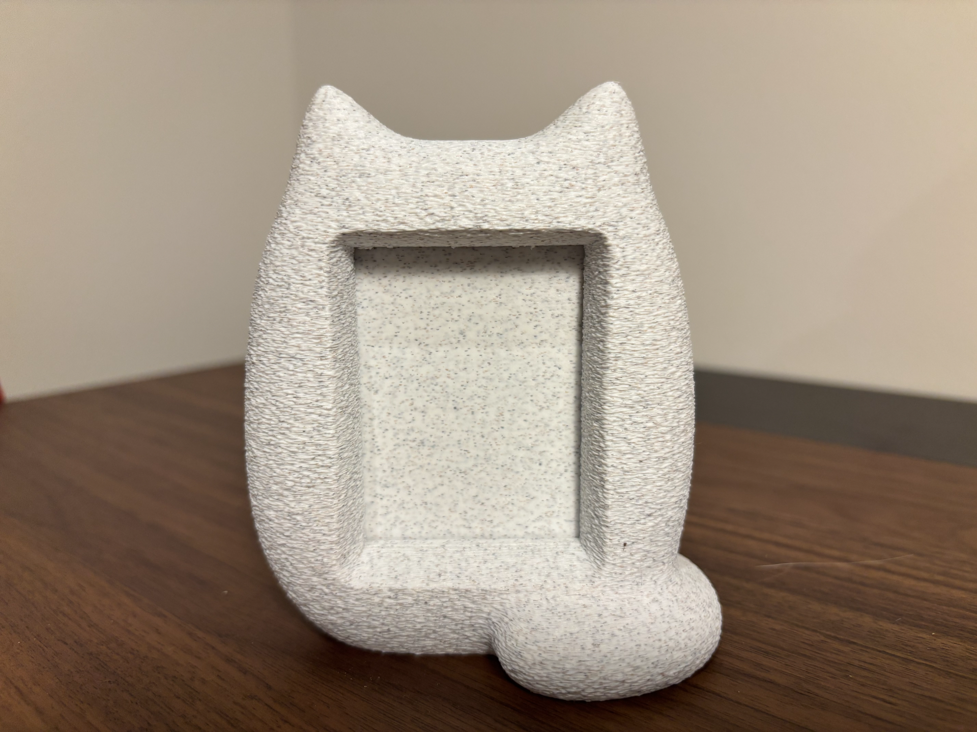 Miniatura 1 do modelo 3D 猫猫拍立得站立式相框