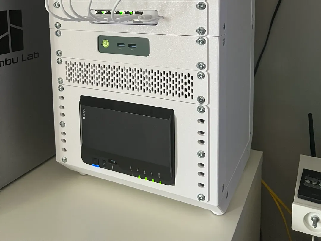 19 Inch Computer Rack Synology Racket Synology NAS DS220+ 224+ DS720+ 10-inch Rack Mount - Free 3D Print ...