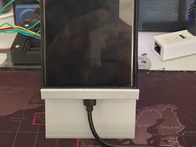 Simple Smartphone Stand for App Testing
