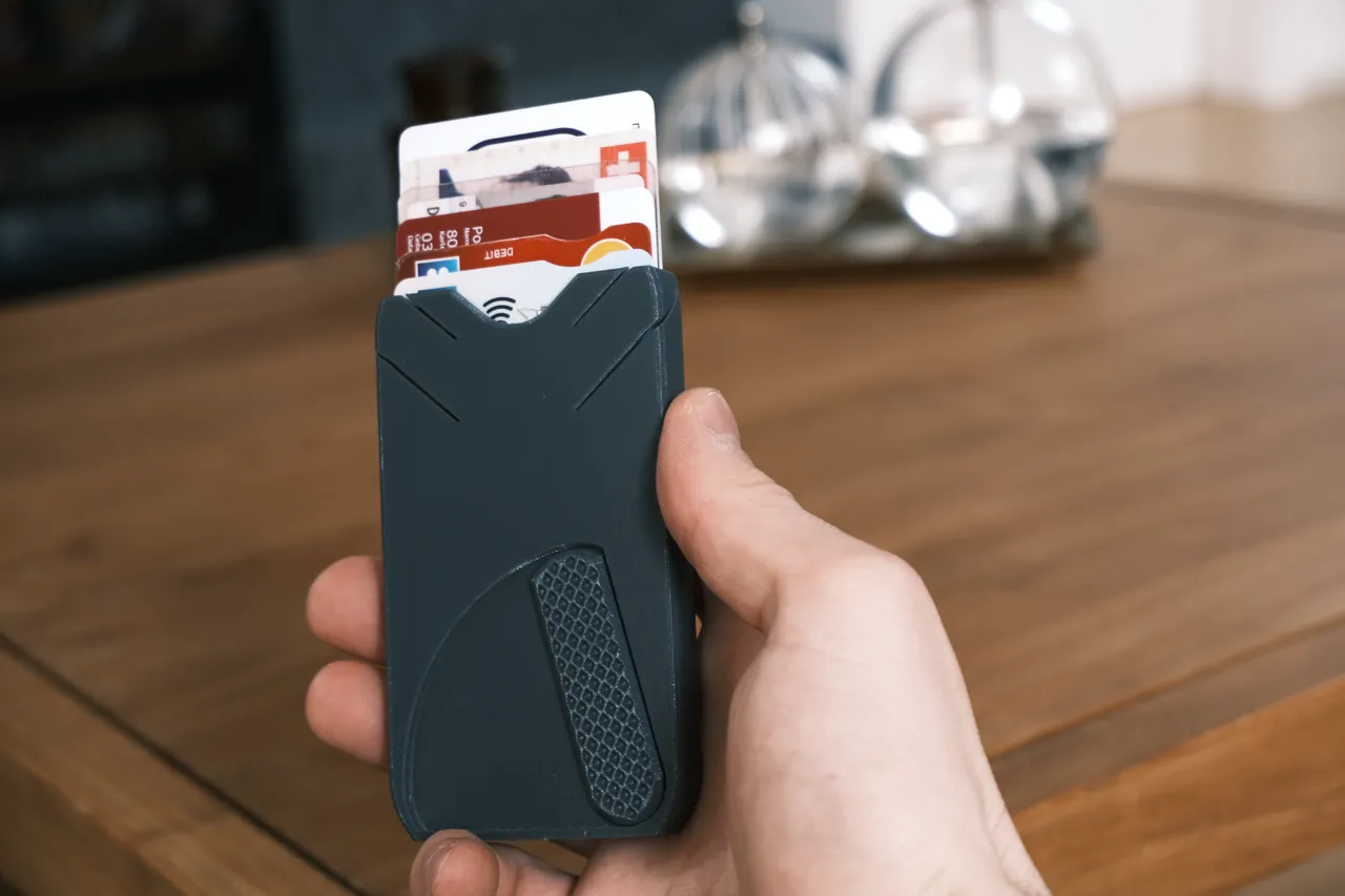 Cascade card wallet V2 view 3