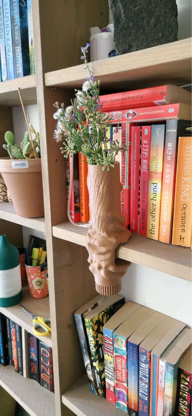 SCREW IT! Skinblub- Clamp-able vase for shelves 
